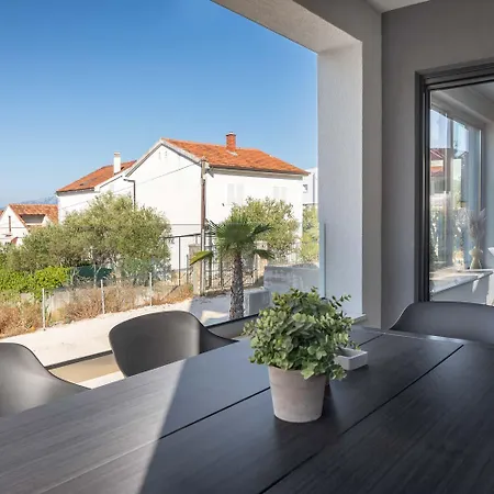 Town House * Slatine
