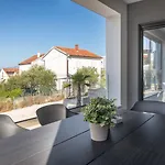 Town House * 슬라티네