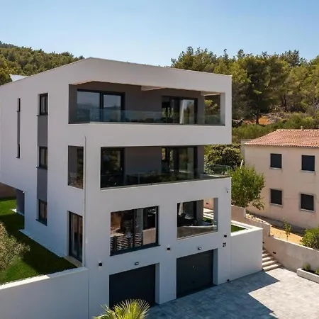 Town House Slatine