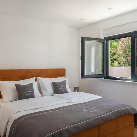 Apartament Town House *